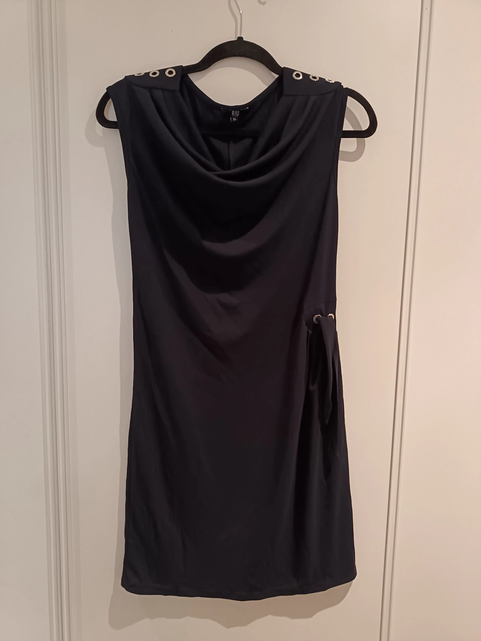 Robe noire drapée RIU Paris Taille 36 Excellent état comme neuve